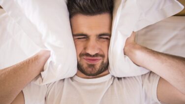 Al fin, silencio: éxito en un tratamiento experimental contra los acúfenos