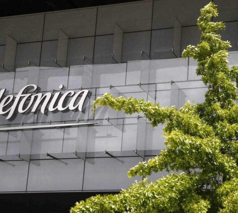 Telefónica sigue a Orange y duplica gratis la velocidad de la fibra a todos sus clientes