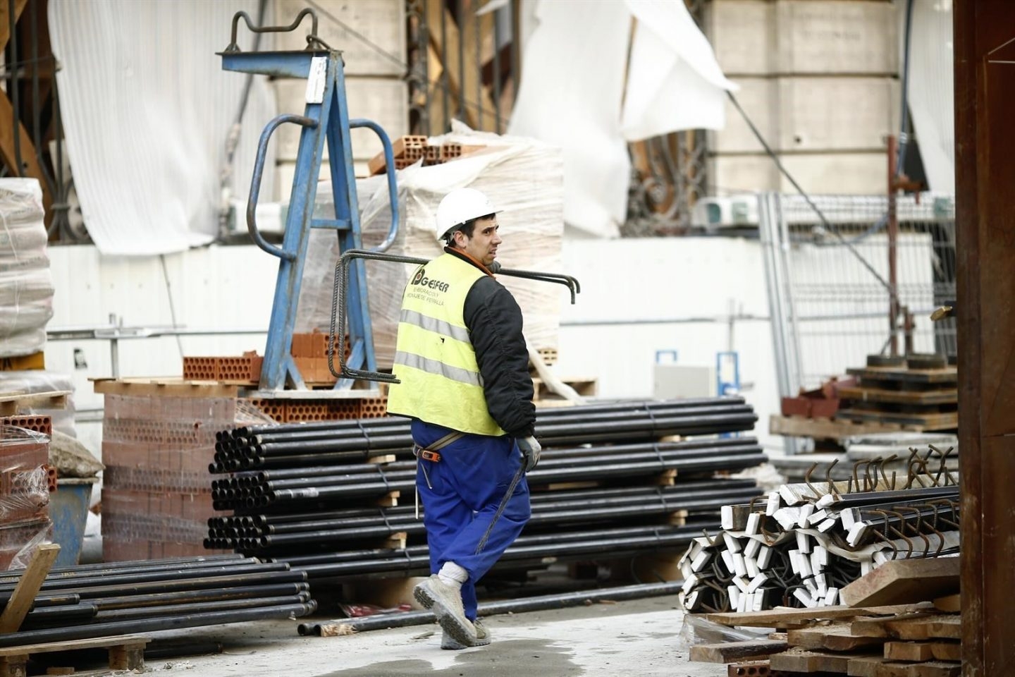 Un trabajador del sector de la construcción en una obra.