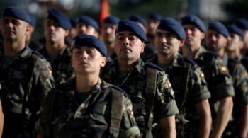 Los militares salen a la calle: "No puede ser que Isabel Pantoja sea profesional de riesgo y nosotros no"