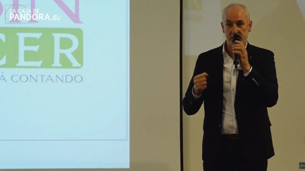 Txumari Alfaro en el polémico congreso 'Un mundo sin cáncer'.