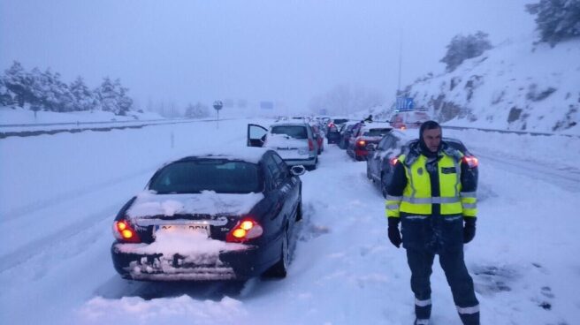 La AP-6, colapsada por la nieve el pasado 6 de enero.