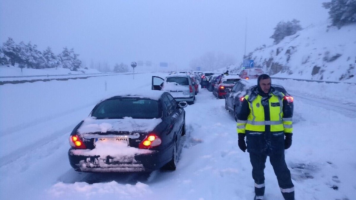 La AP-6, colapsada por la nieve el pasado 6 de enero.