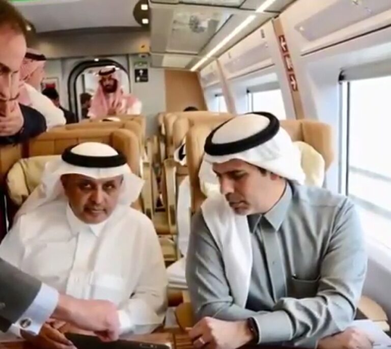 El AVE a La Meca, la obra que explica la sumisión de Borrell con Arabia Saudí