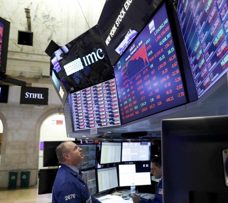 Varapalo bursátil: Santander y BBVA caen más del 10% y Telefónica marca mínimos