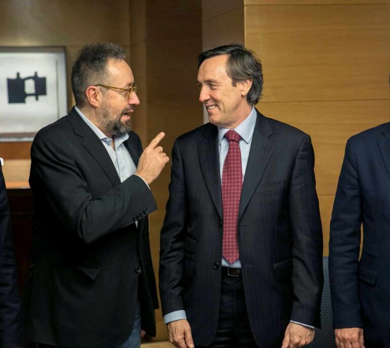 Hernando exige a Moncloa que el Grupo esté en las negociaciones con Cs