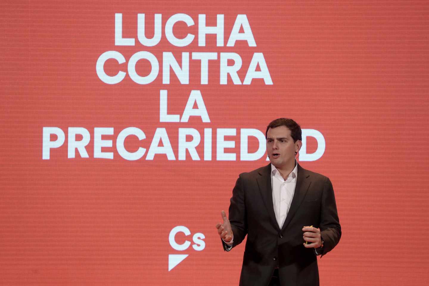 Ciudadanos propone acabar con los contratos temporales y premiar a las empresas que menos despidan.