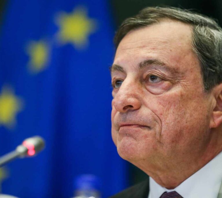 Draghi, sobre Guindos: "La independencia del BCE está protegida más allá de las personas"