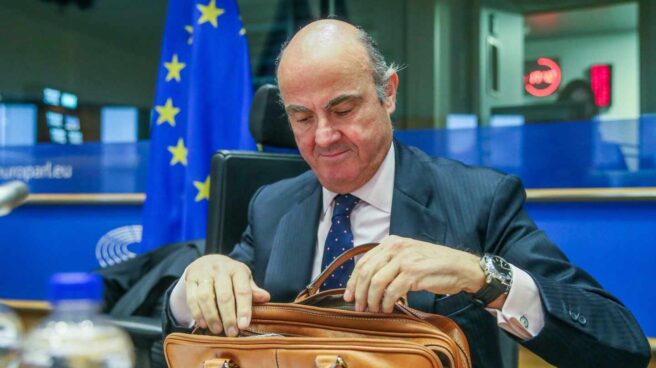 Guindos se compromete a trabajar por la independencia del BCE.