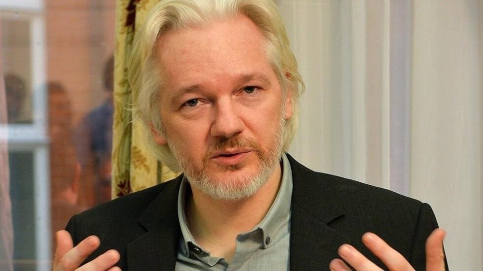 Julian Assange en la embajada ecuatoriana en Londres.