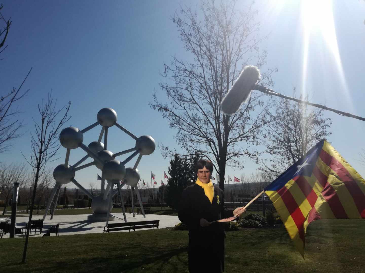 Joaquín Reyes, disfrazado de Carles Puigdemont, durante la grabación de un sketch este jueves en Torrejón.