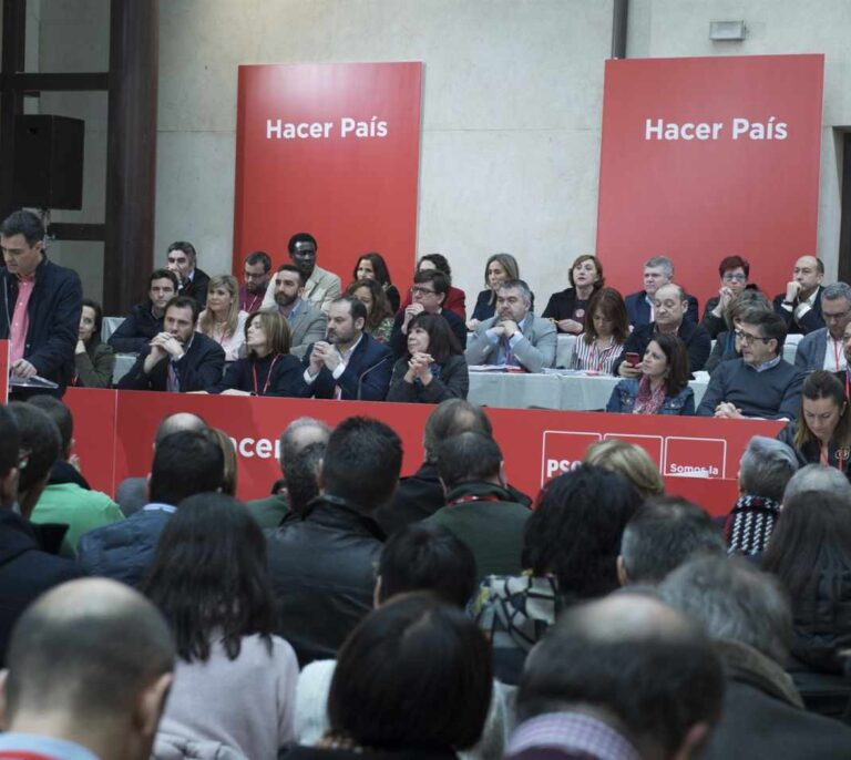 El PSOE aprueba un reglamento que refuerza a Sánchez y a la militancia