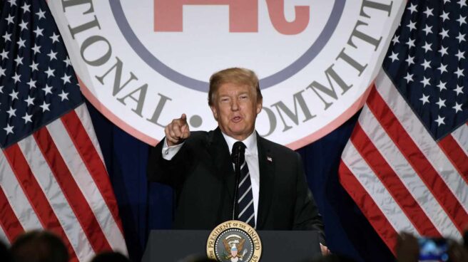 Donald Trump se dirige a los participantes en el Comité Repubicano, en Washington.