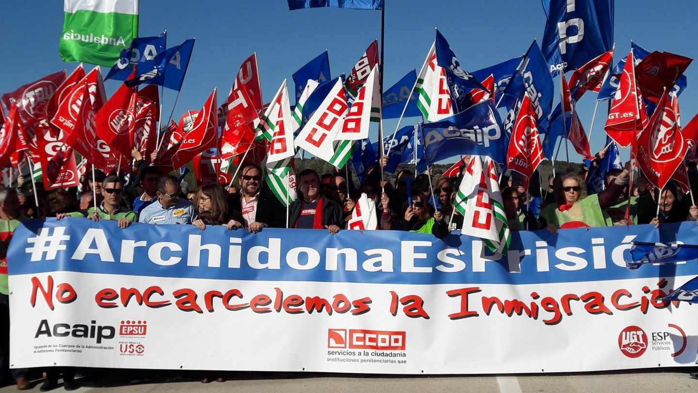 Funcionarios protestan en diciembre por el uso de la cárcel de Archidona (Málaga) como CIE provisional.