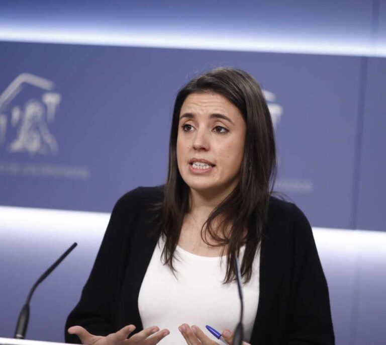 Irene Montero arremete contra Méndez de Vigo y la RAE por apoyar el lenguaje machista