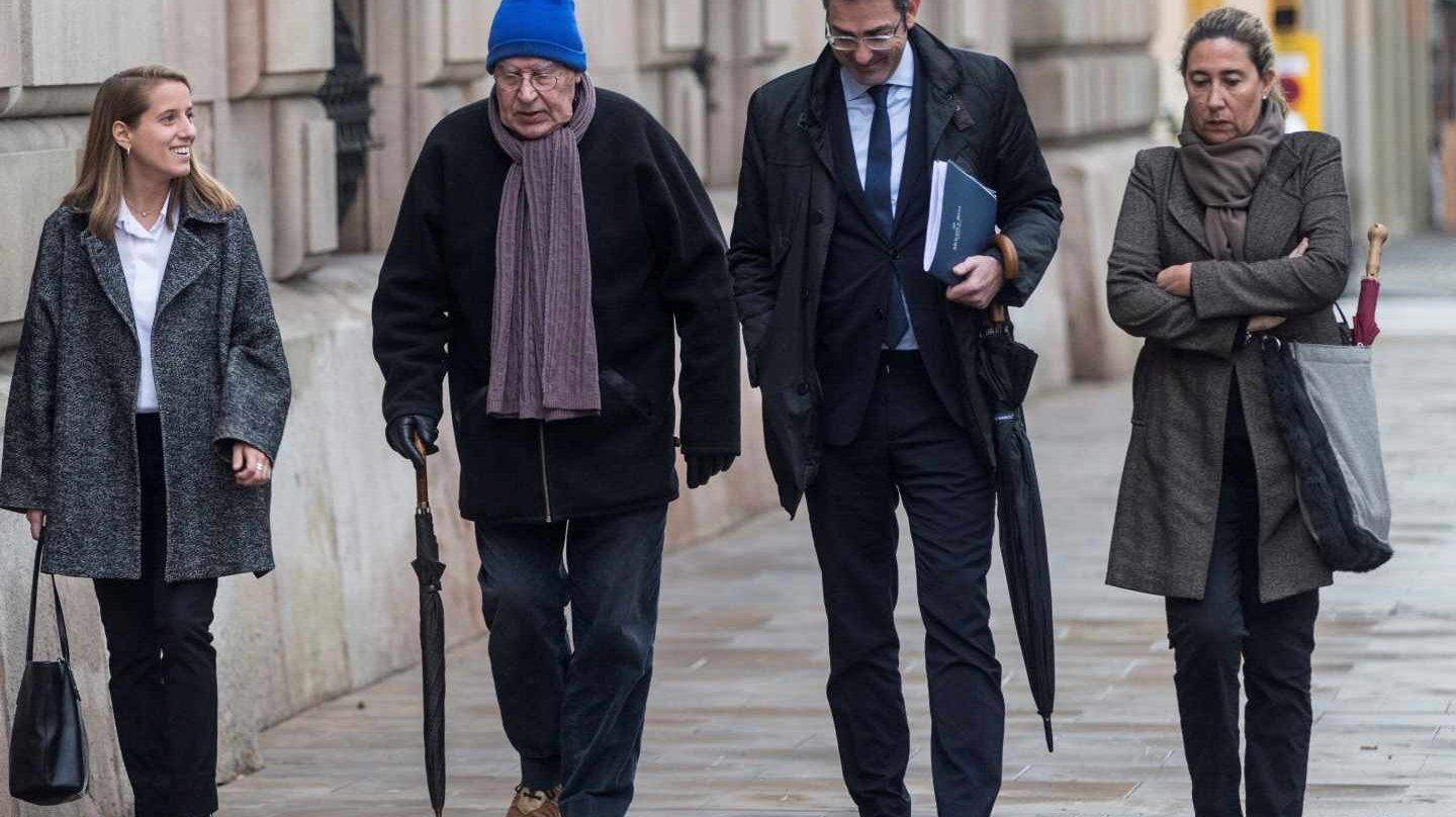 Los ex responsables del Palau de la Música, Jordi Montull (con gorro), y su hija Gemma Montull, a la derecha.