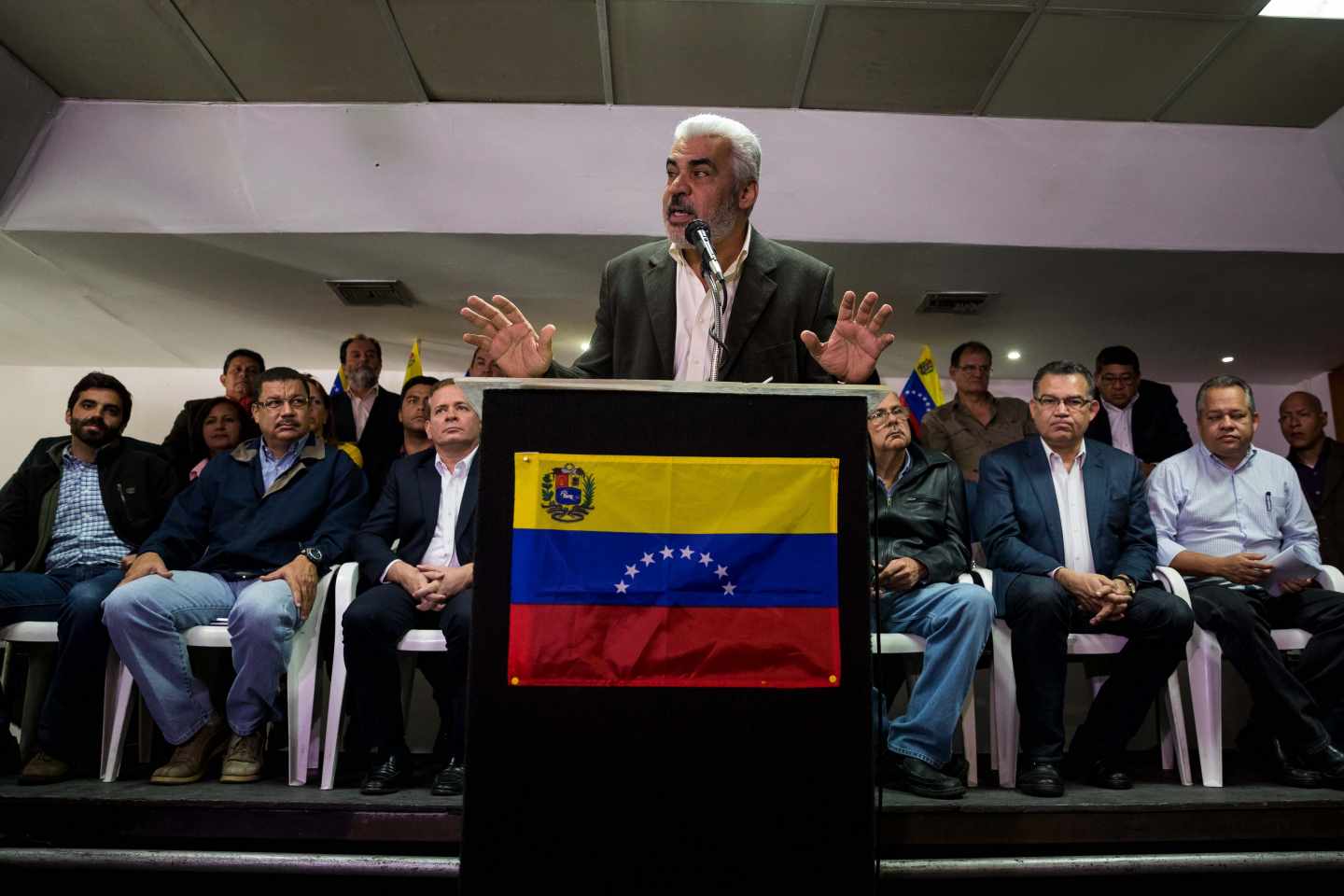 El opositor Angel Oropeza, en rueda de prensa en Caracas.