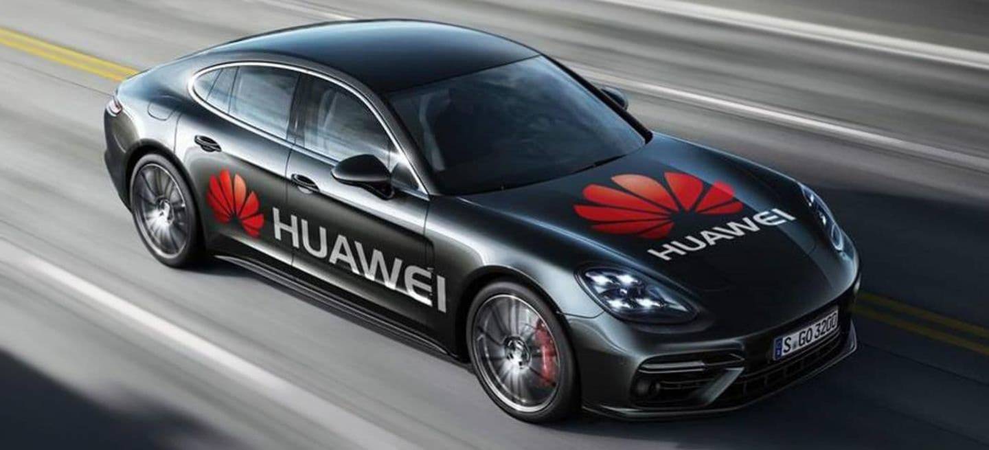 Huawei presenta el primer coche conducido por la Inteligencia Artificial de un móvil