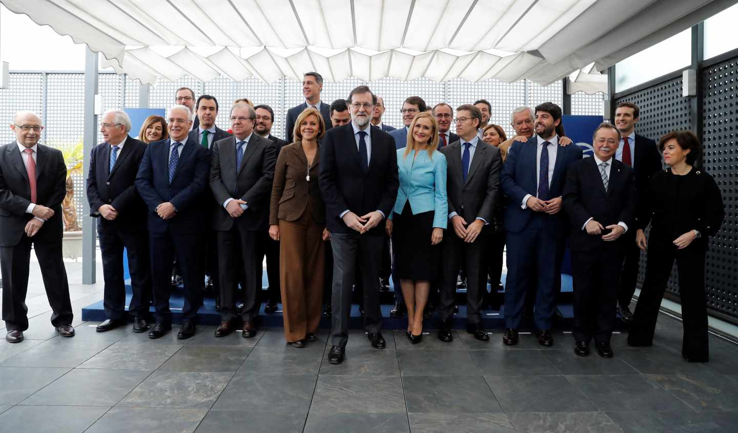 Rajoy y sus barones, en la comida de Génova.