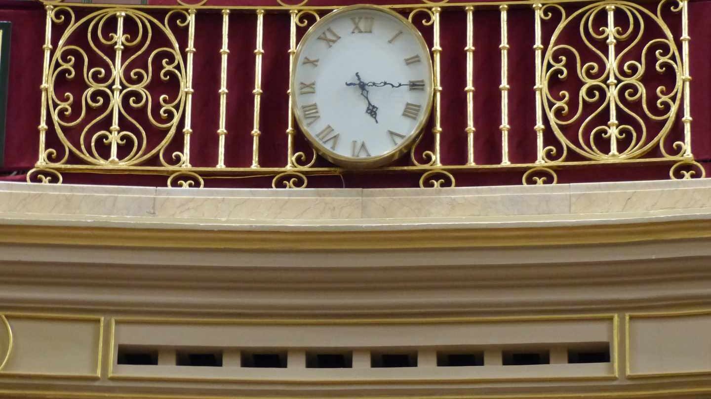 Reloj del Salón de plenos del Congreso de los Diputados.