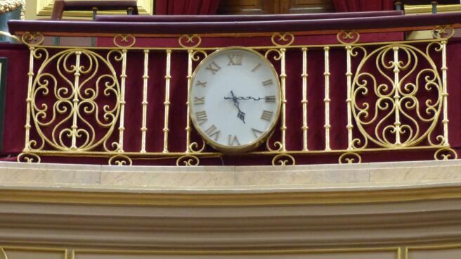 El Congreso destina 52.518 euros para mantener y dar cuerda a sus 77 relojes