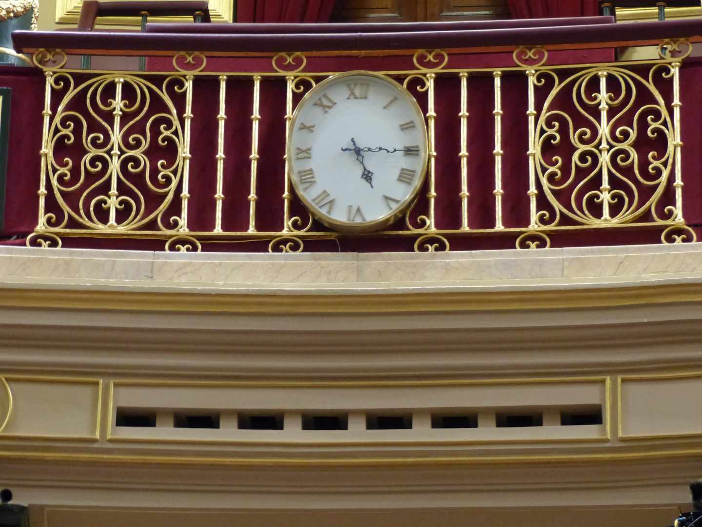 Reloj del Salón de plenos del Congreso de los Diputados.