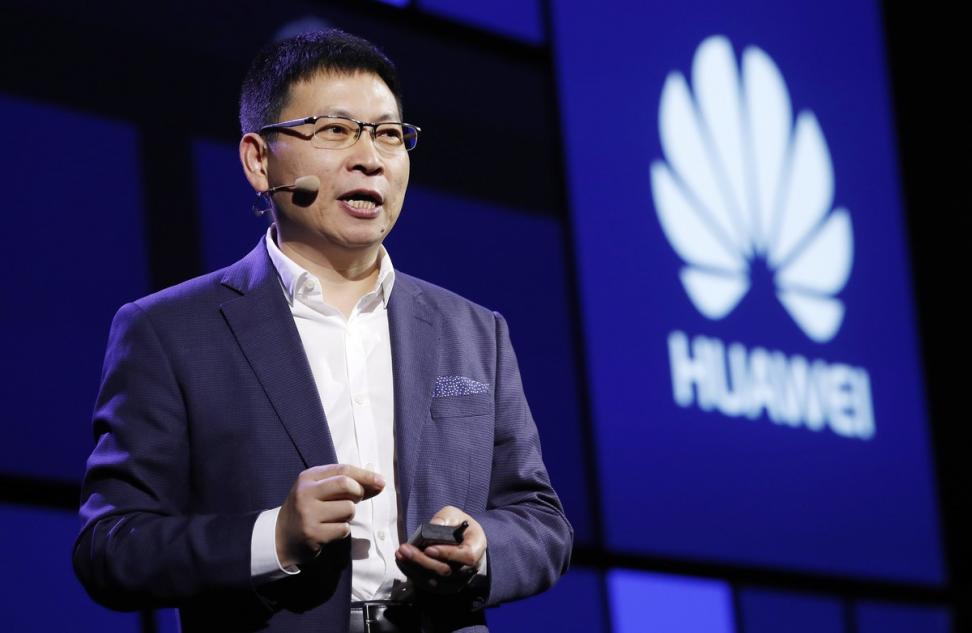 El FBI y la CIA piden a los estadounidenses que no compren móviles de Huawei