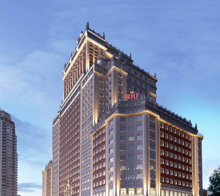 Detenido el dueño de la cadena Riu por un caso de corrupción en EEUU