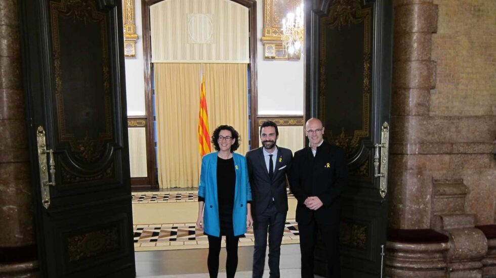 Rovira, Torrent y Romeva, en el Parlament.