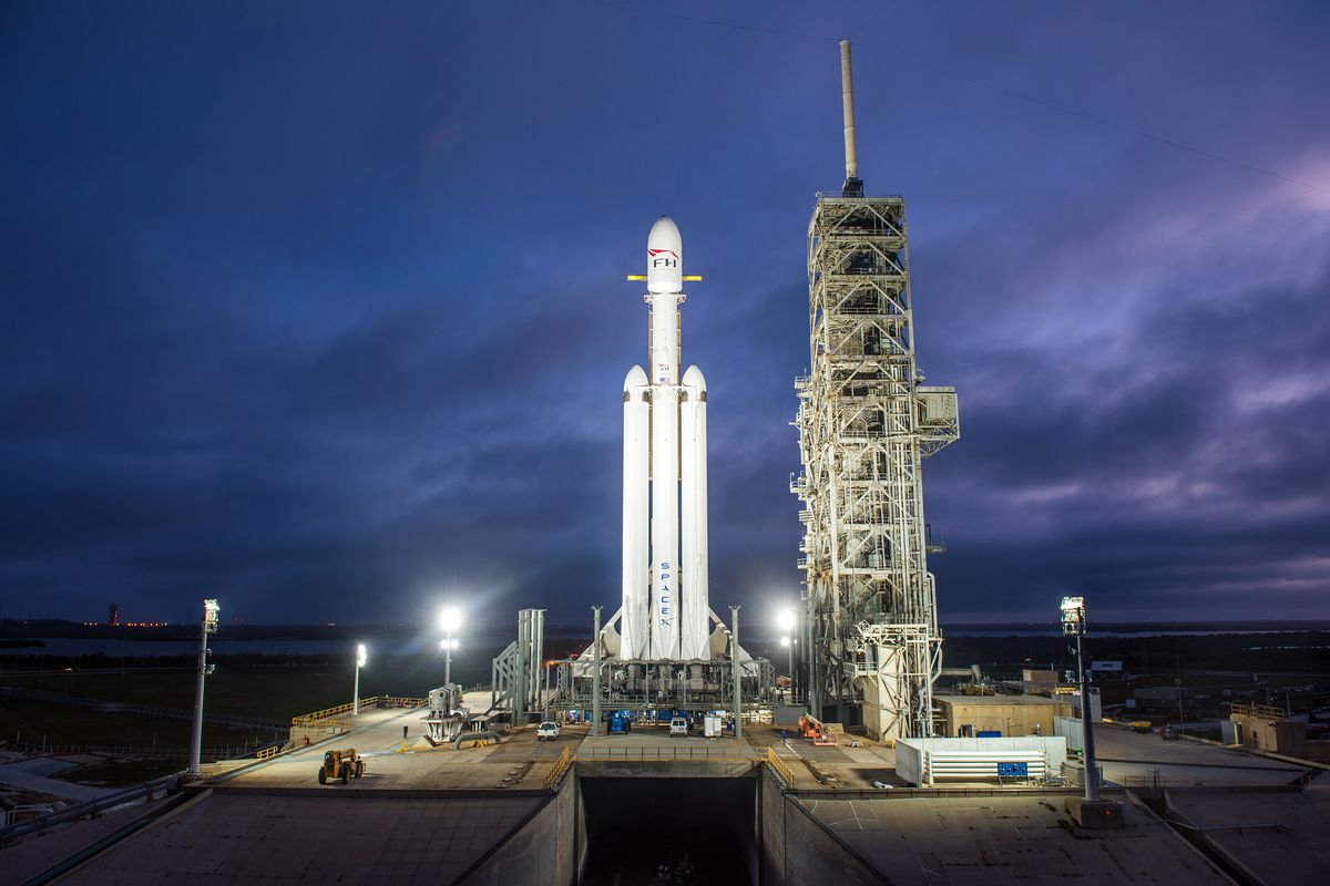 SpaceX lanza el cohete más potente de la historia: así es el Falcon Heavy