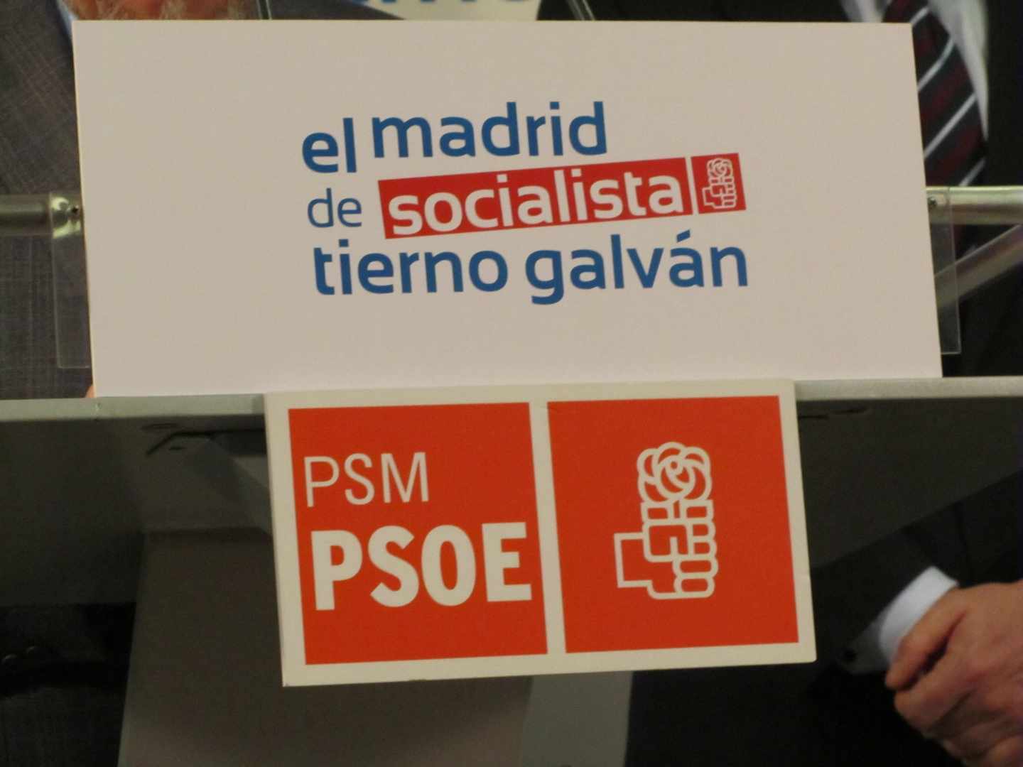 Cartel electoral del PSOE de Enrique Tierno Galván.