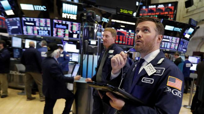 Wall Street: corredores de bolsa en el cierre de la jornada.