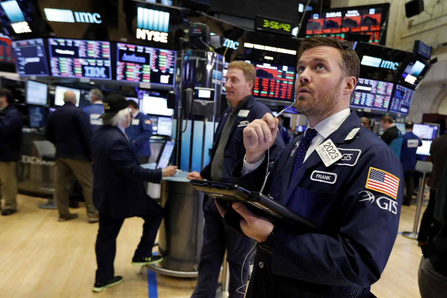 Wall Street: corredores de bolsa en el cierre de la jornada.