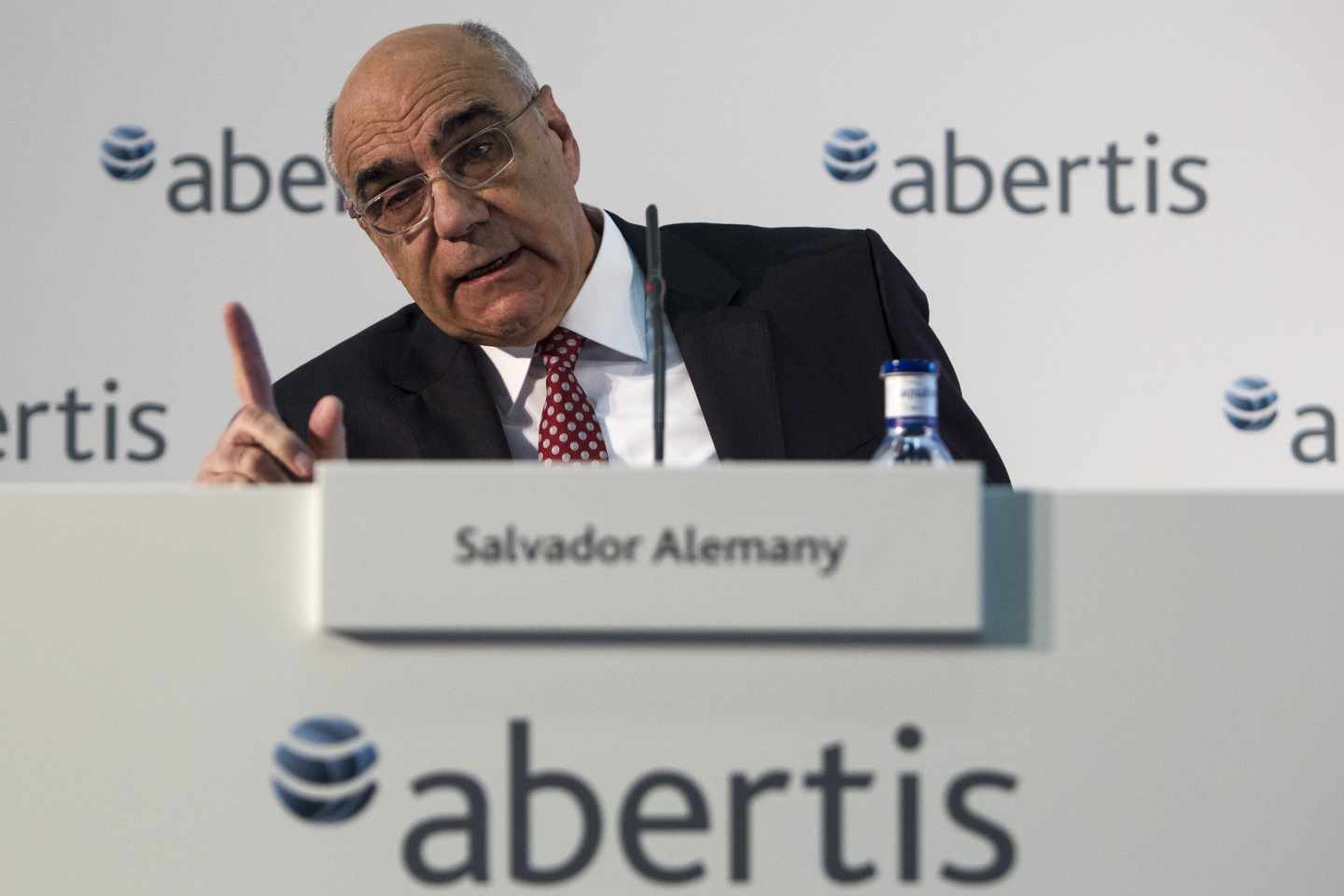 Abertis pide autorización a sus accionistas para vender Hispasat a Red Eléctrica.