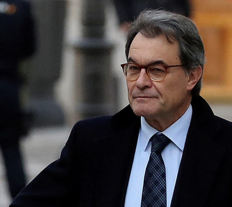 Mas vuelve al 9-N: alude a contactos con Gobierno y PSOE para negociar una salida