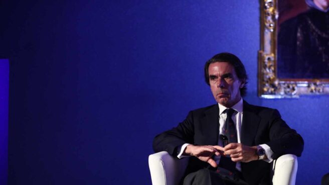 Aznar pide que no se olvide a los que "murieron por la Constitución y por España"