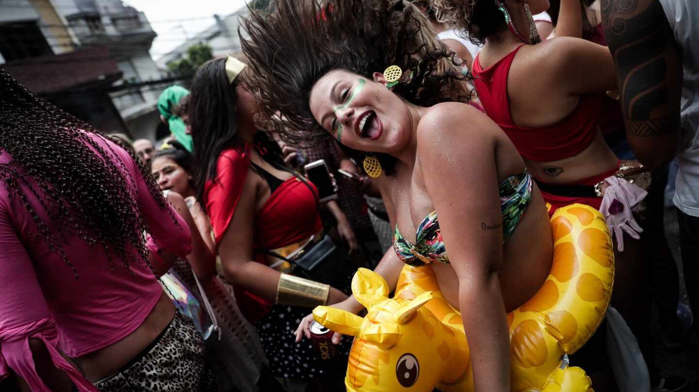 Millones de brasileños calientan las calles para disfrutar de su carnaval