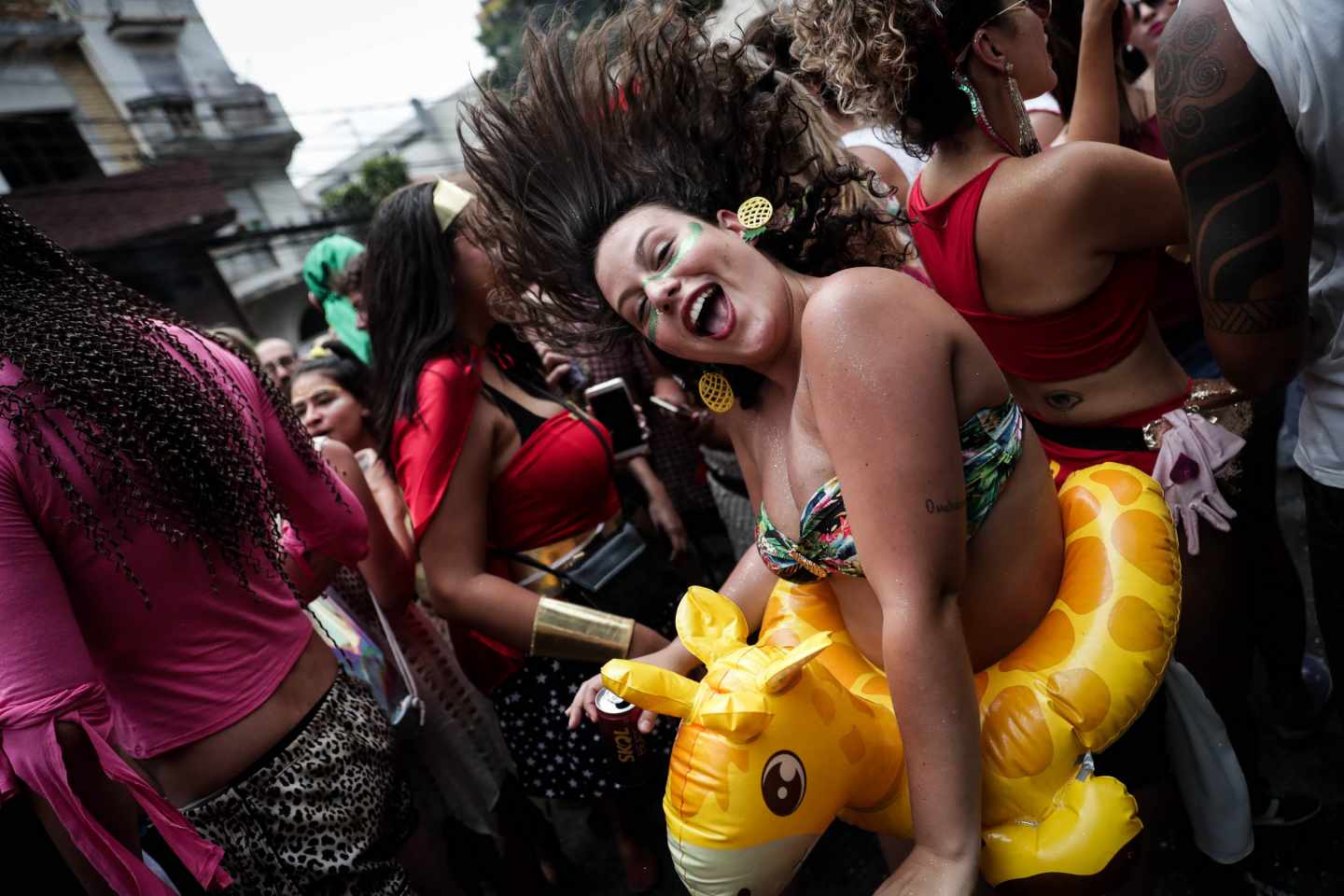 Millones de brasileños calientan las calles para disfrutar de su carnaval