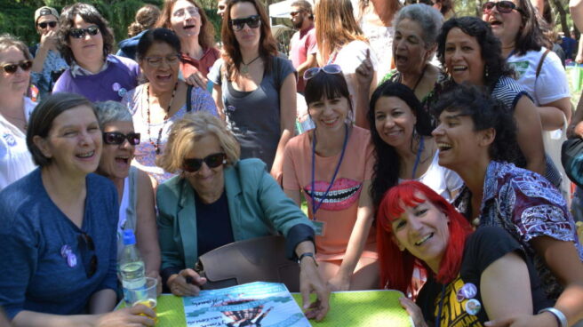 Manuela Carmena en un acto con mujeres en la Pradera de San Isidro en 2015.