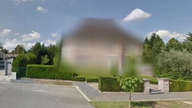 La casa de Puigdemont en Bélgica aparece difuminada en Google Maps