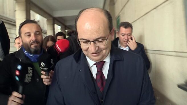 El presidente del Sevilla reconoce ante la juez que hizo un "uso personal" de la cuenta del club El presidente del Sevilla FC, José Castro, tras declarar este lunes ante la juez.
