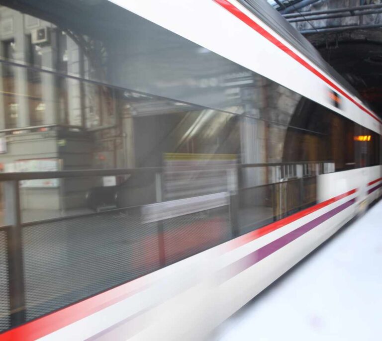 Un tren de cercanías arrolla a una persona en la estación de Villaverde Alto, Madrid