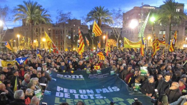 Manifestación en favor de la inmersión lingüistica.