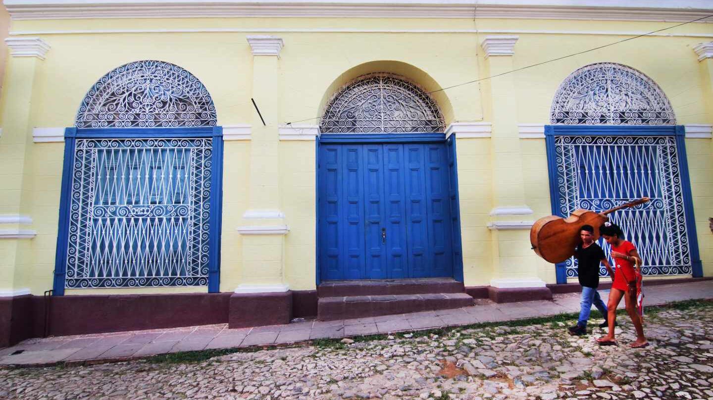 Músicos en una calle de Trinidad, Cuba.