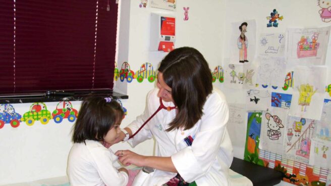 Uno de cada tres niños en España no tiene un pediatra asignado en su centro de salud.
