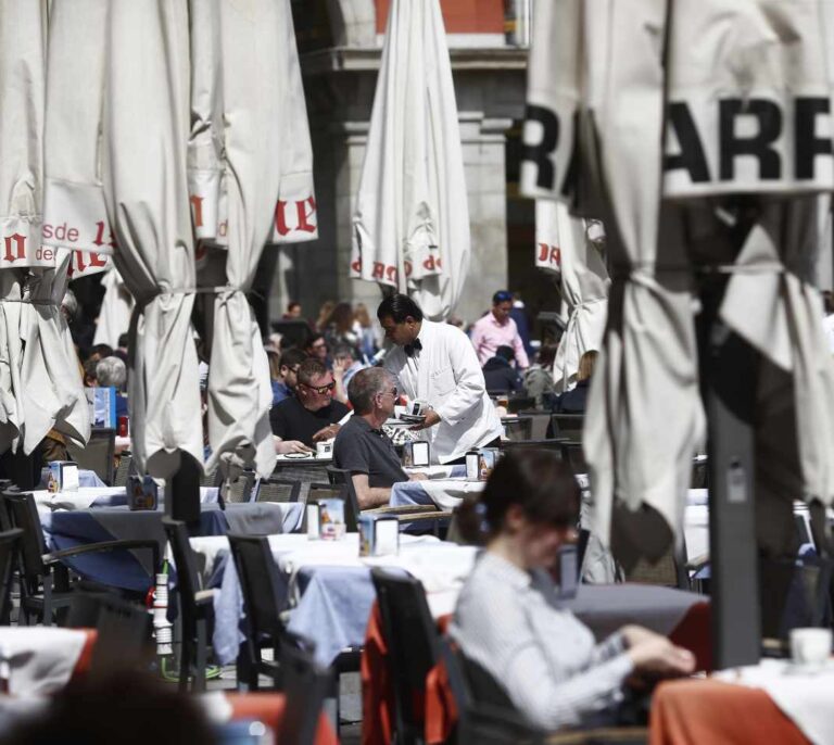 Hosteleros madrileños prevén una facturación extra de 15 millones por el cierre perimetral de Semana Santa