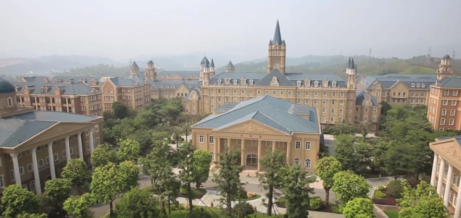 Instalaciones de la academia de fútbol Evergrande, con la que colabora la Fundación Real Madrid, en el sur de China.