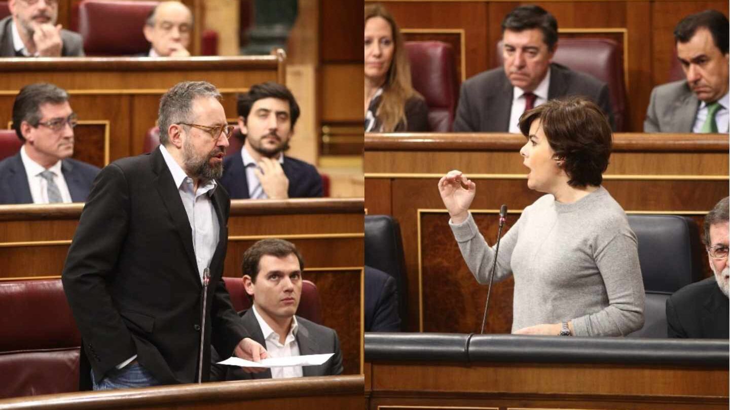 El portavoz de Ciudadanos, Juan Carlos Girauta, y la vicepresidenta del Gobierno, Soraya Sáenz de Santamaría, durante un rifirrafe en la sesión de control del Congreso.