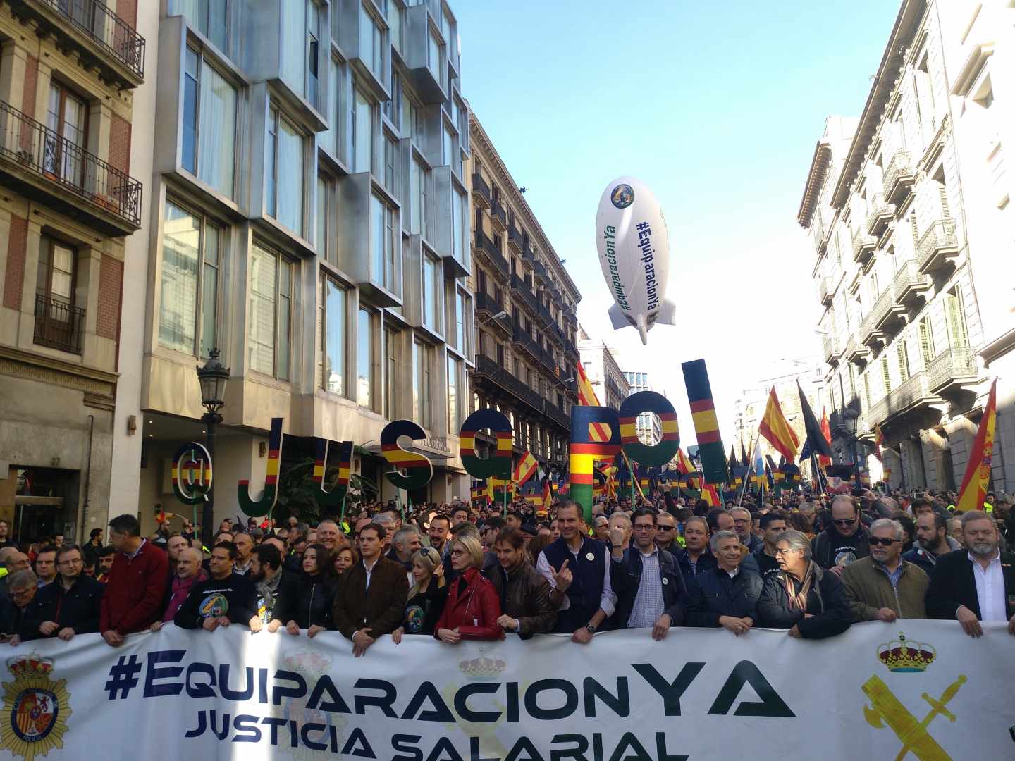 Manifestación en Madrid en demanda de la equiparación salarial de las fuerzas y cuerpos de seguridad del Estado.