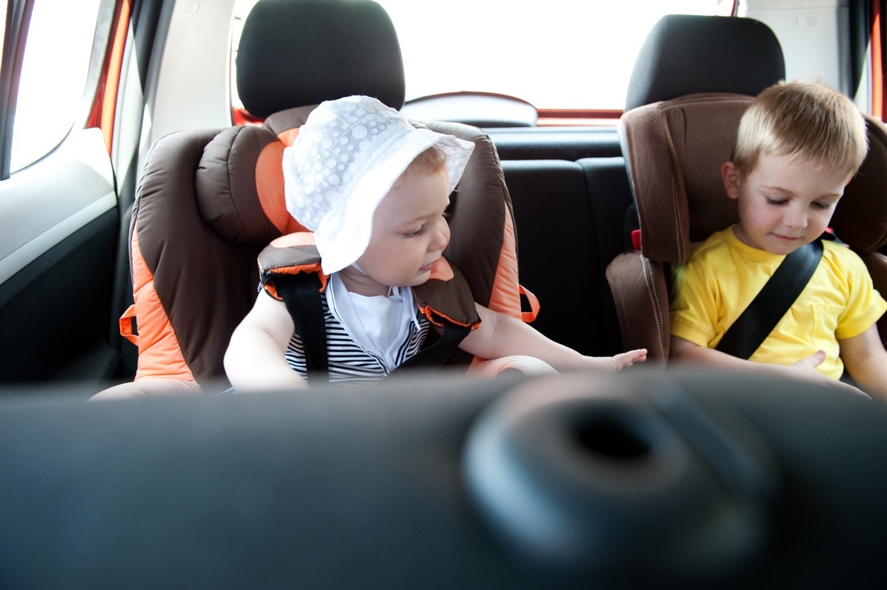 Los enfermeros lanzan una campaña para que los niños convenzan a sus padres de dejar de fumar en el coche.